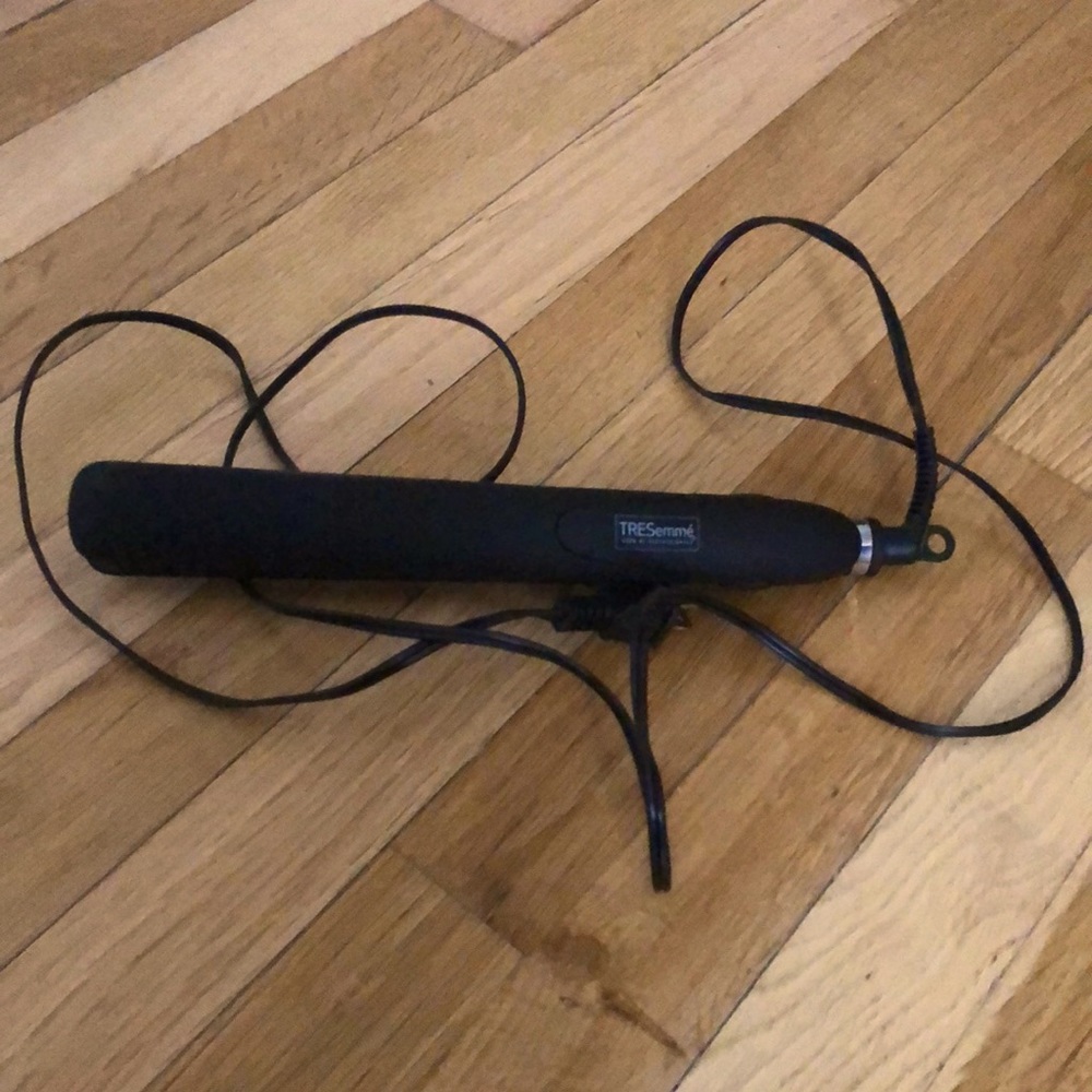 Tresemmé flat iron straightener